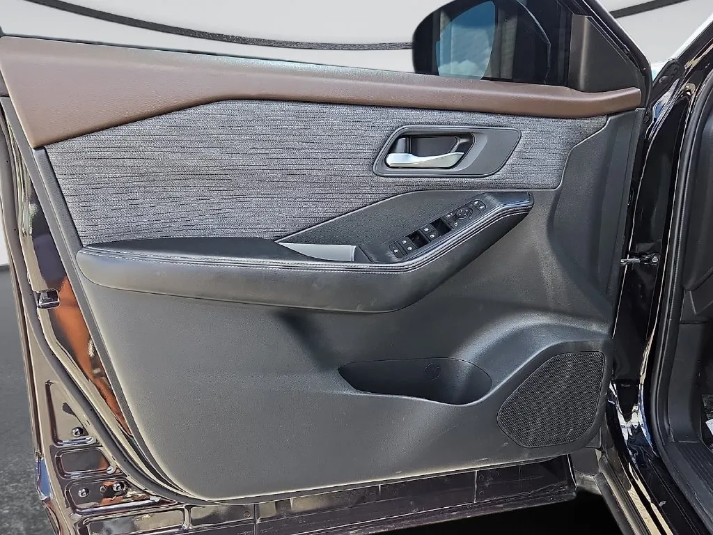 Nissan Rogue photo 16