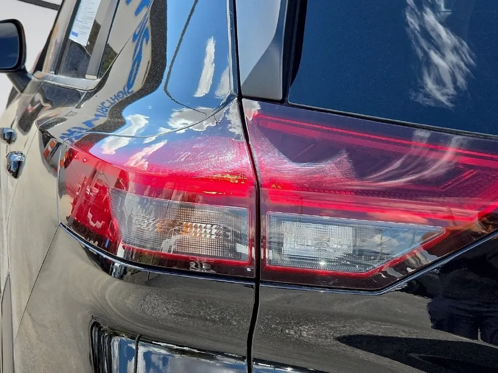 Nissan Rogue photo 10