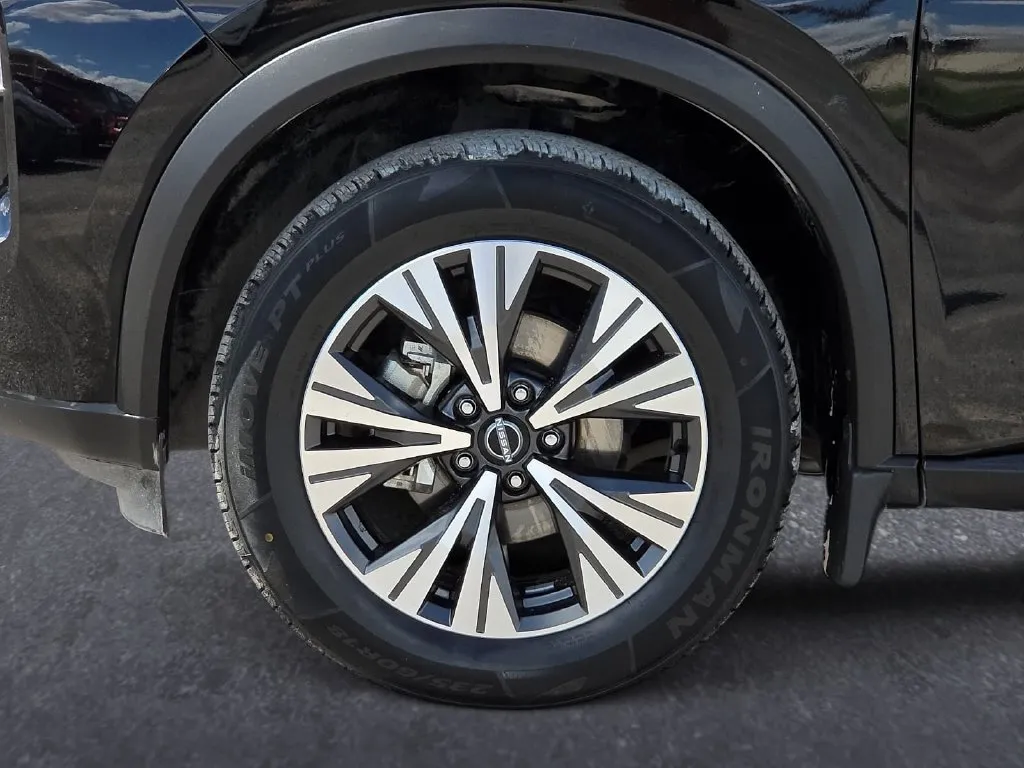 Nissan Rogue photo 9