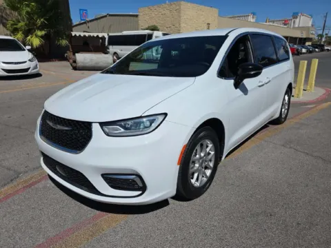Photos of 2025 Chrysler Pacifica Select for sale in El Paso, TX at RightDrive - 8320 Gateway East