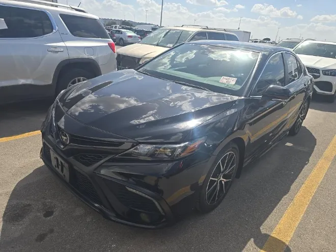Toyota Camry photo 2