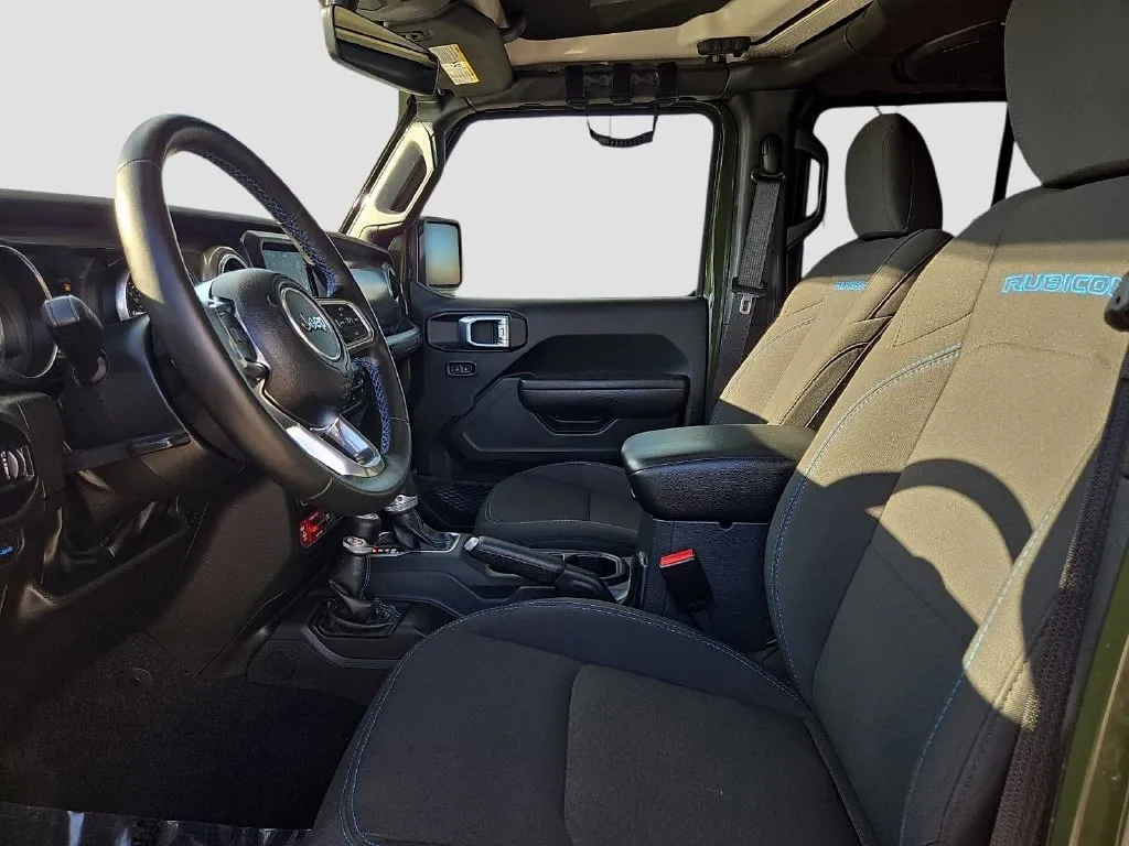 Jeep Wrangler photo 16