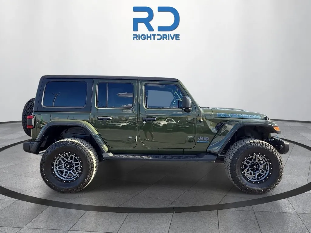 Jeep Wrangler photo 2