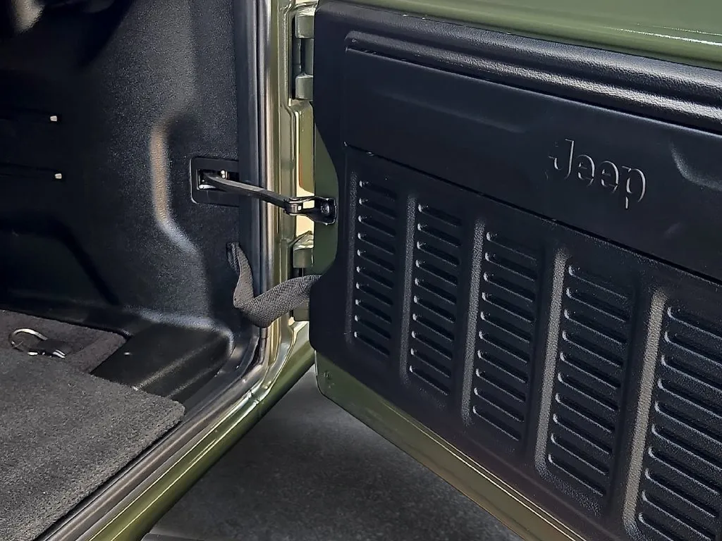 Jeep Wrangler photo 10