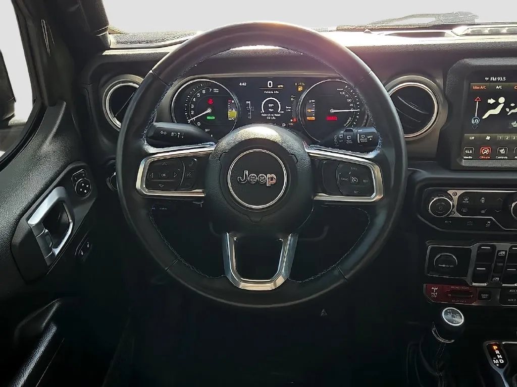 Jeep Wrangler photo 14