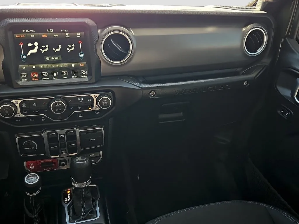 Jeep Wrangler photo 15