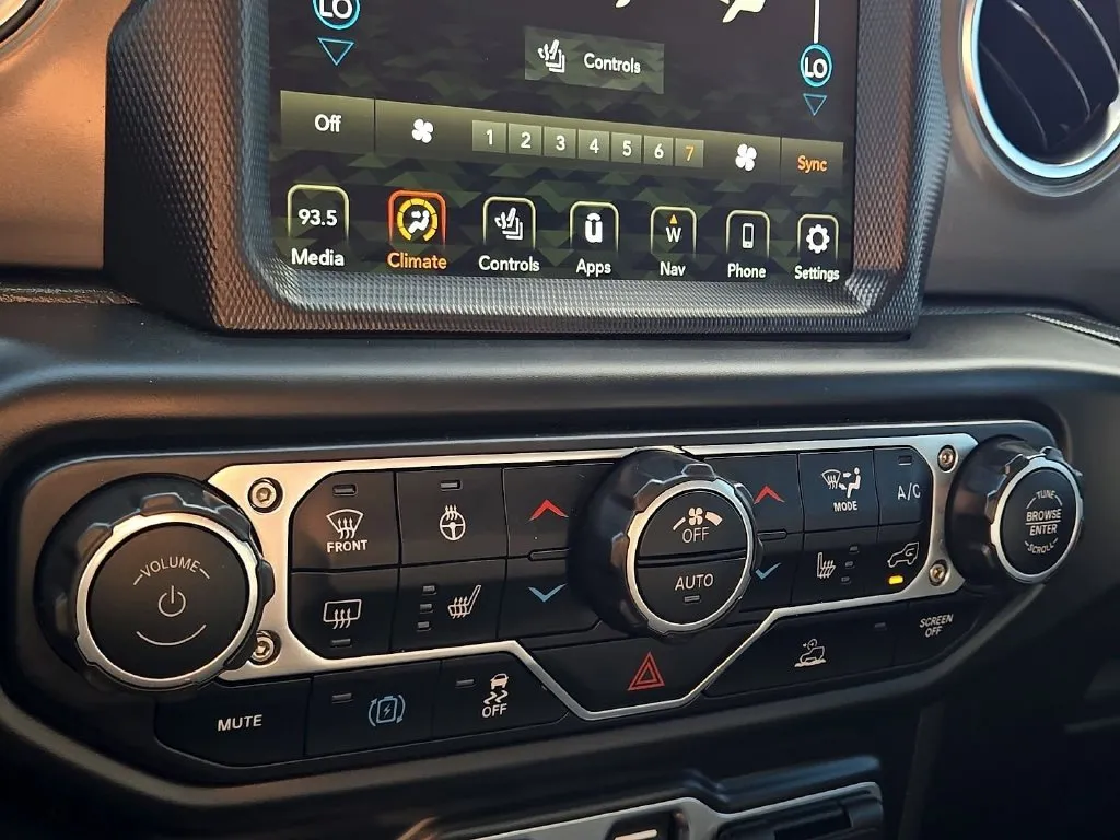 Jeep Wrangler photo 20