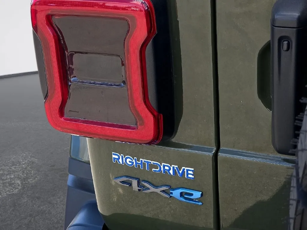 Jeep Wrangler photo 9