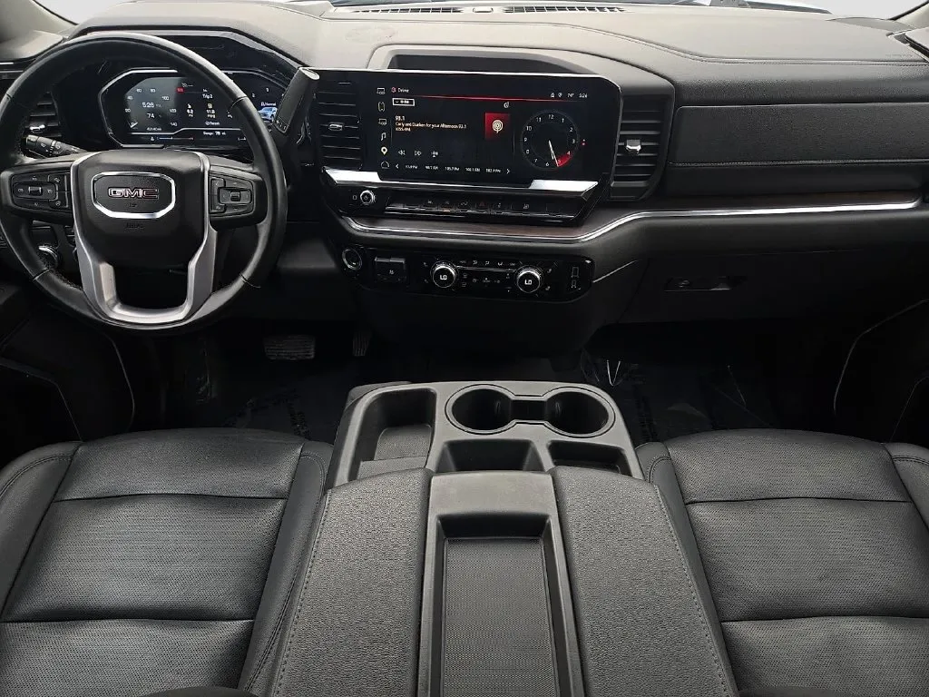 GMC Sierra photo 13