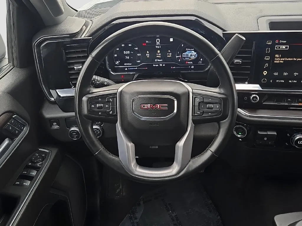 GMC Sierra photo 14
