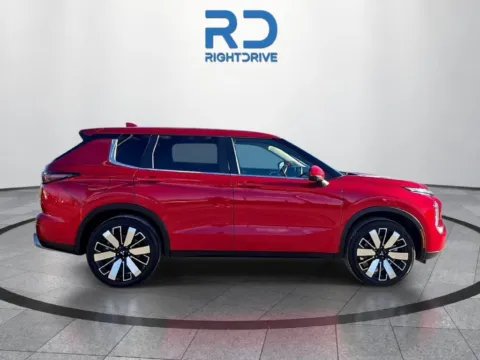 Photos of 2025 Mitsubishi Outlander SE for sale in El Paso, TX at RightDrive - 8320 Gateway East