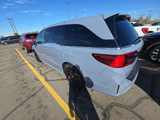 Honda Odyssey photo 5