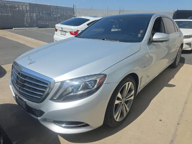 Mercedes-Benz S-Class photo 2