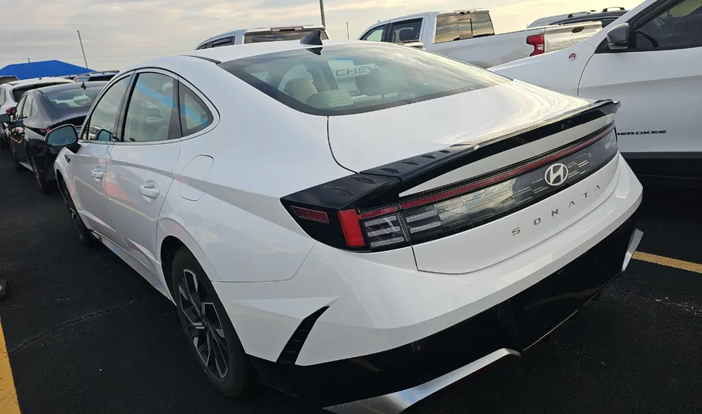 Hyundai Sonata photo 5