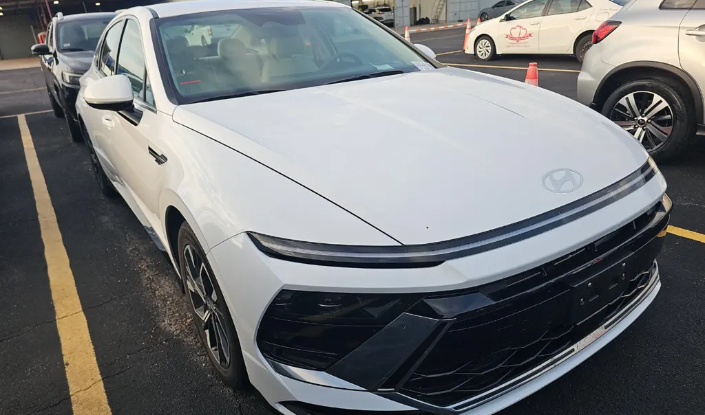 Hyundai Sonata photo 3