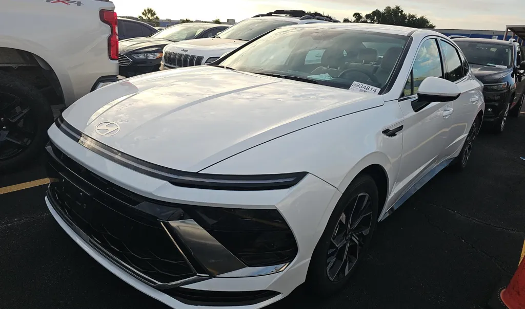 Hyundai Sonata photo 2