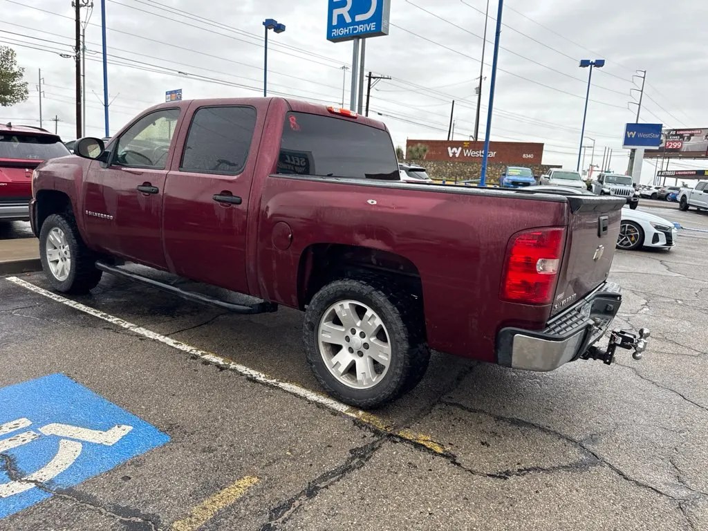 Chevrolet Silverado photo 3