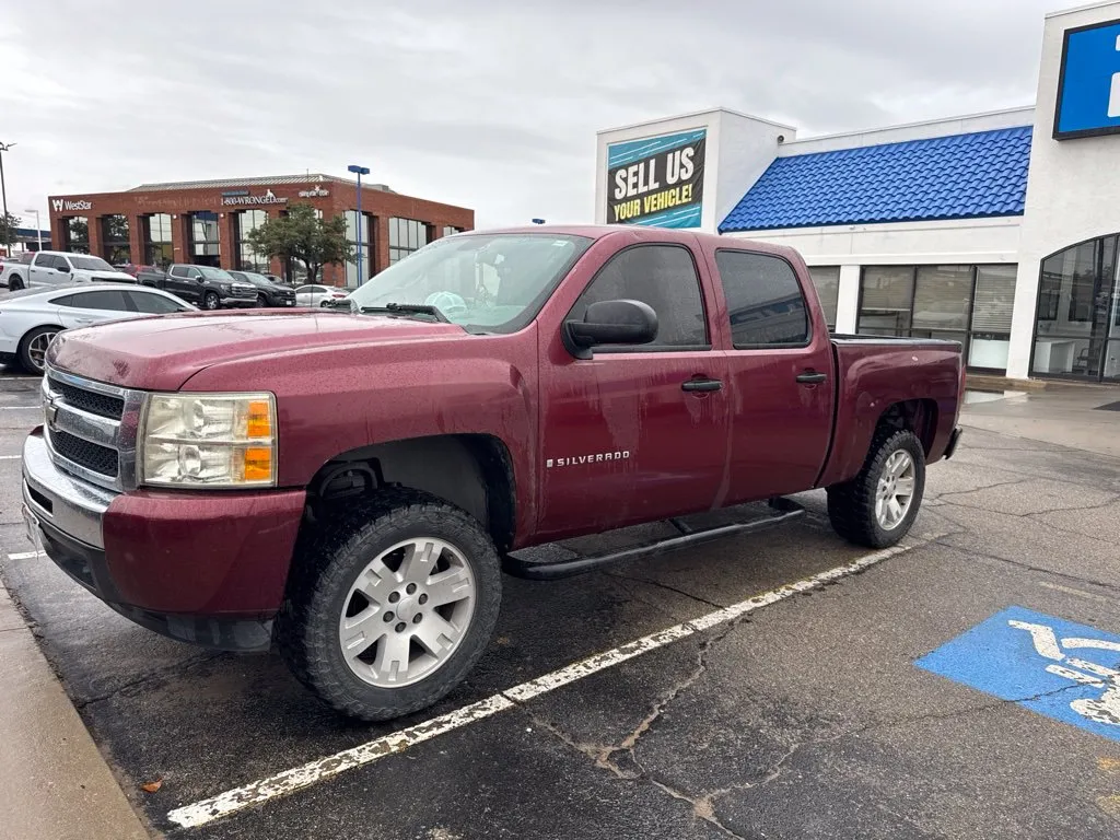 Chevrolet Silverado photo 2