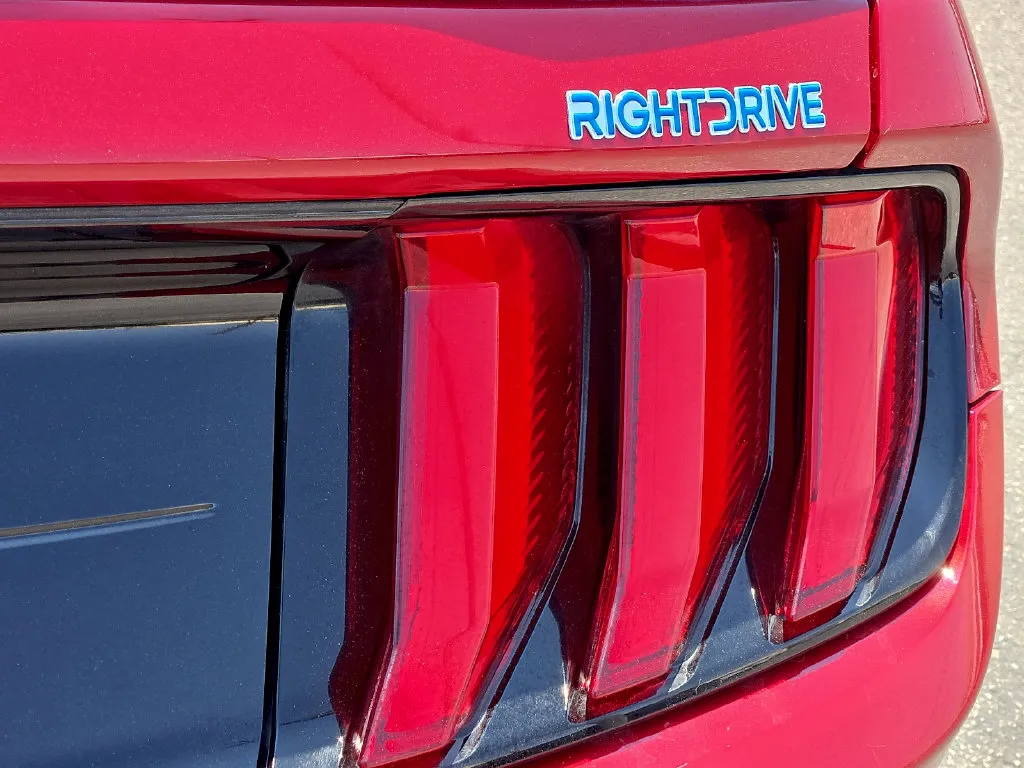 Ford Mustang photo 9