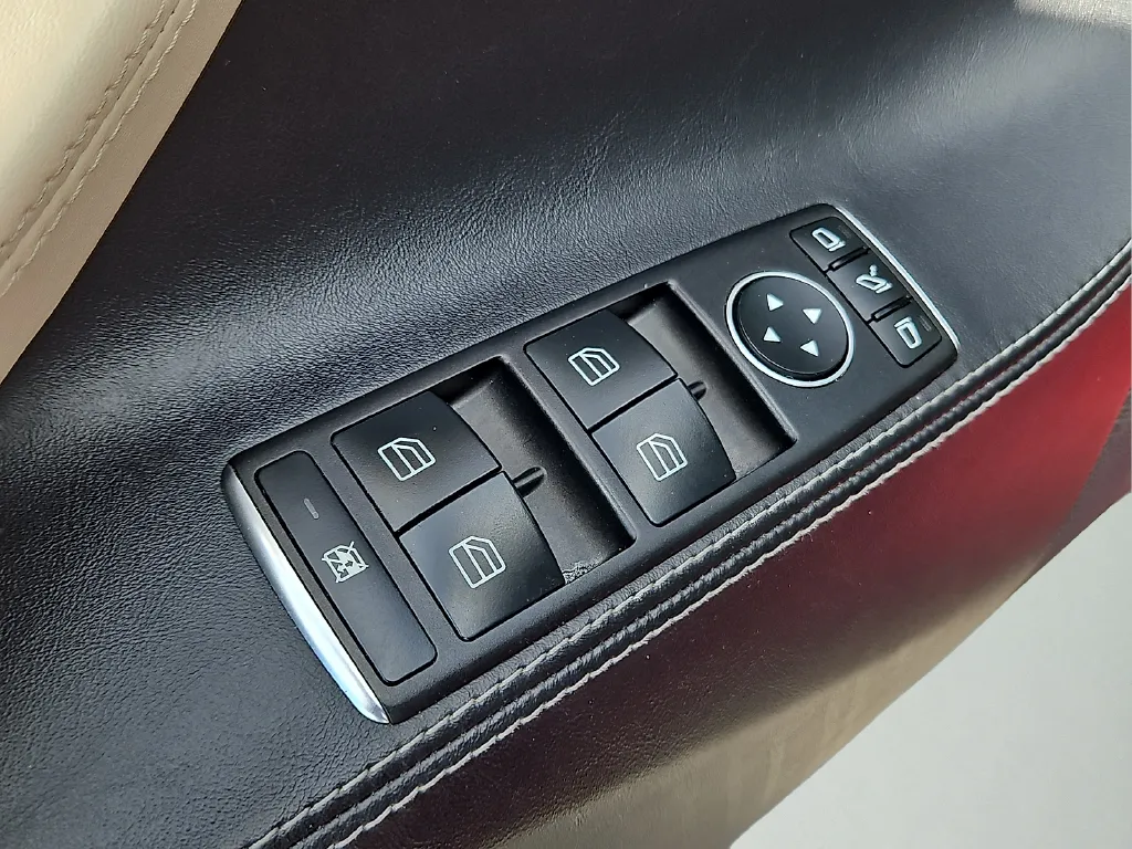 Tesla Model S photo 16