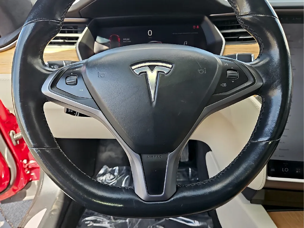 Tesla Model S photo 24