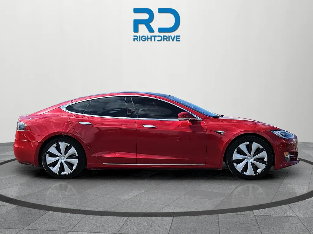 Tesla Model S photo 2