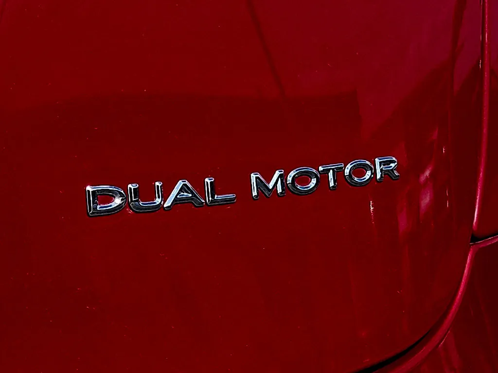 Tesla Model S photo 12