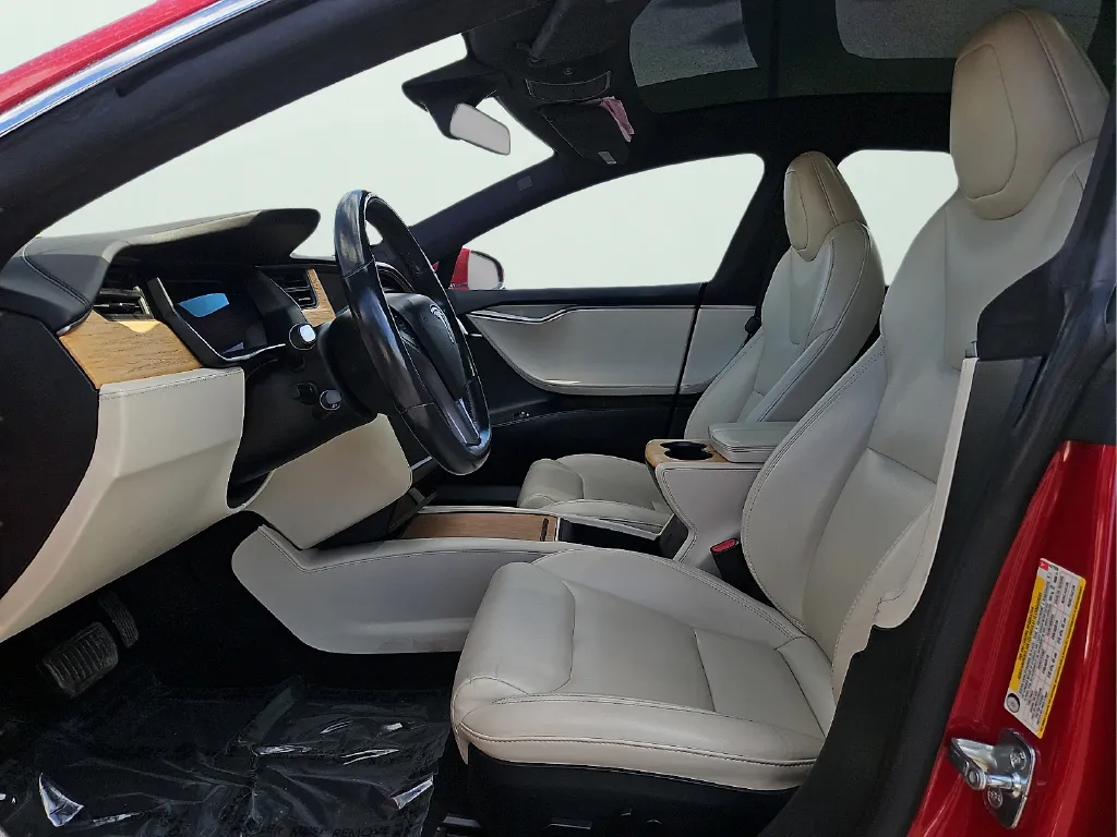 Tesla Model S photo 17