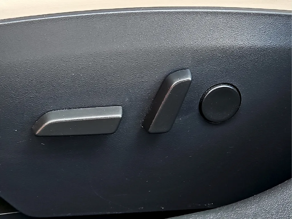 Tesla Model S photo 18