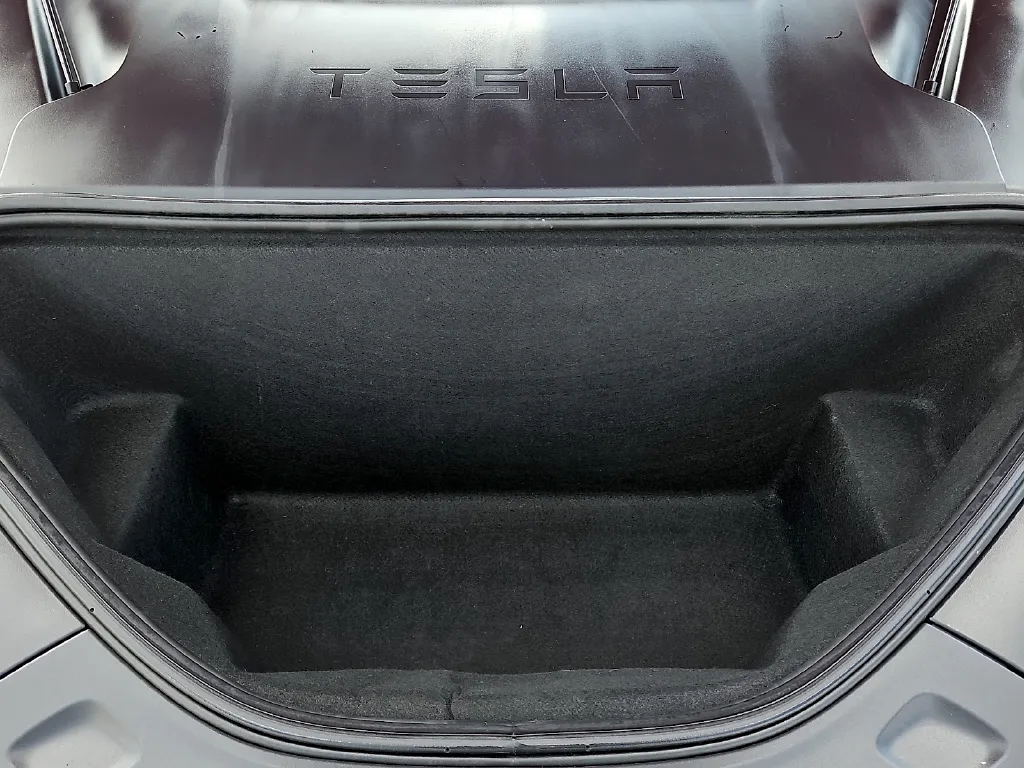 Tesla Model S photo 9