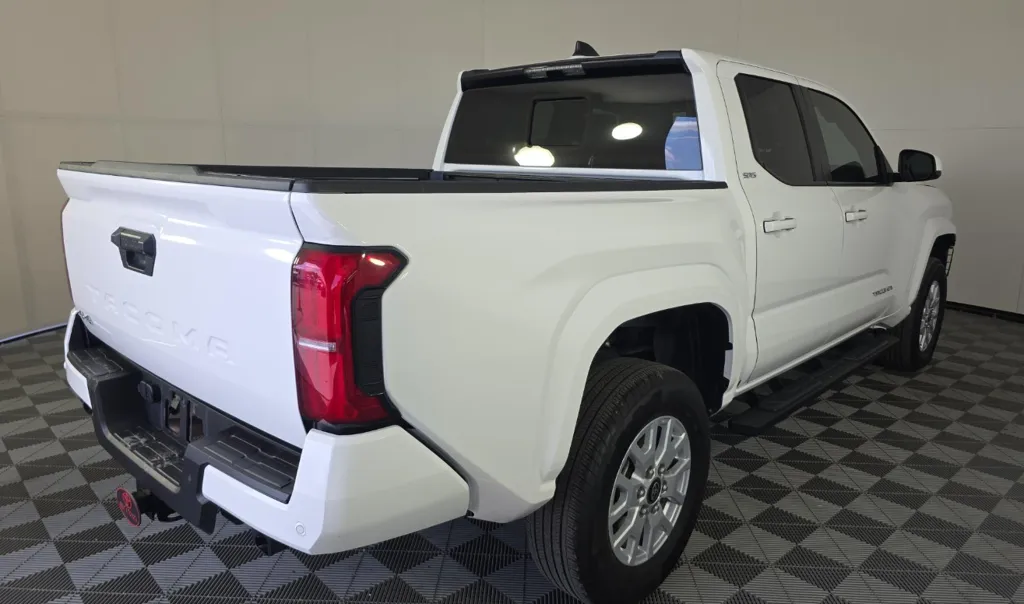 Toyota Tacoma photo 4