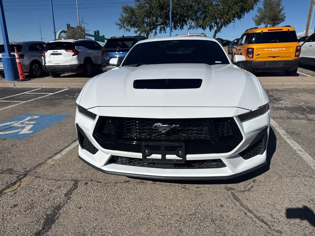 Ford Mustang photo 2
