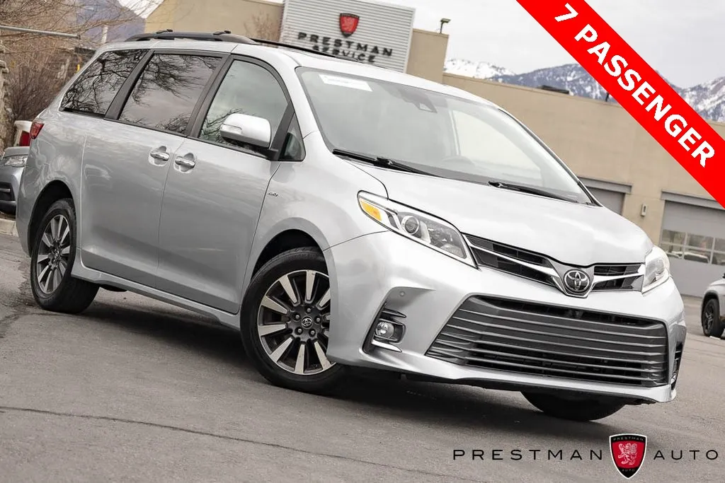 2020 Toyota Sienna Limited's photo