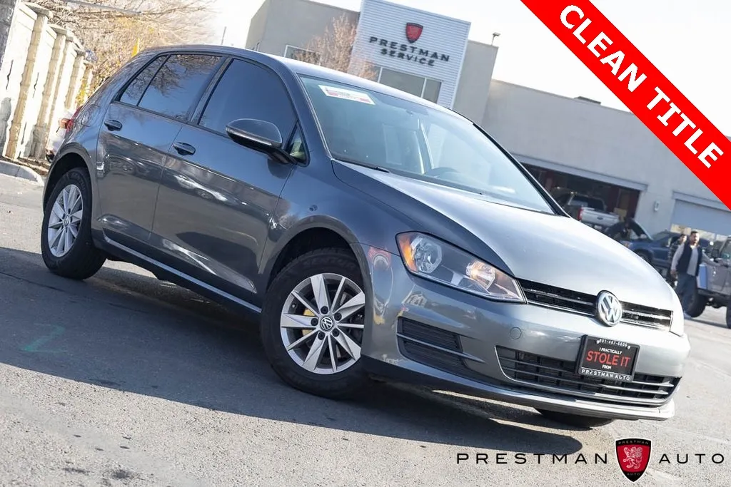 2017 Volkswagen Golf S's photo