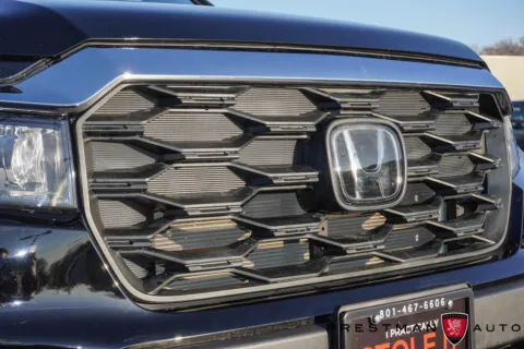 More photos of 2023 Honda Passport EX-L at Prestman Auto, UT