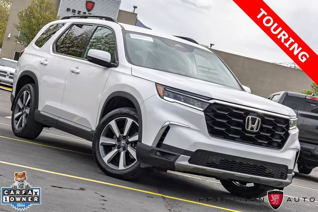 2025 Honda Pilot Touring AWD's photo