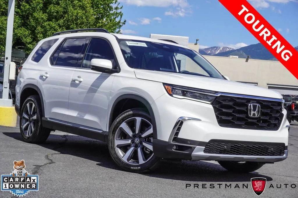 2025 Honda Pilot Touring AWD's photo