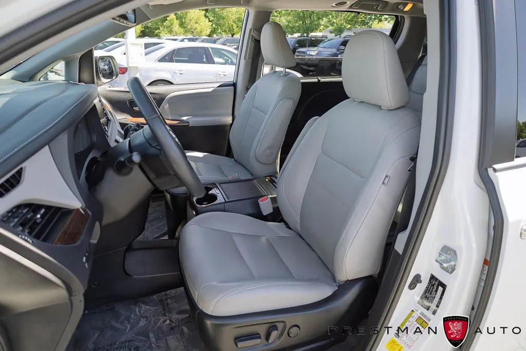 Toyota Sienna photo 24