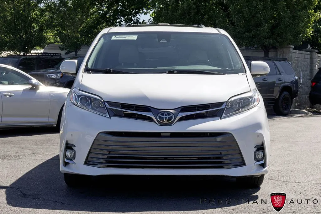 Toyota Sienna photo 16