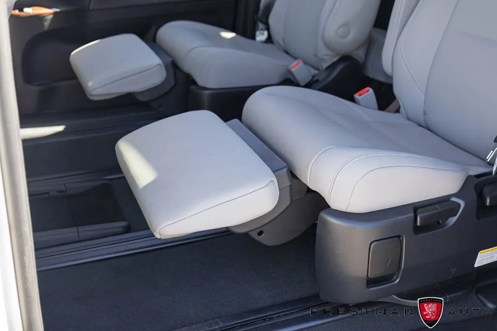 Toyota Sienna photo 40