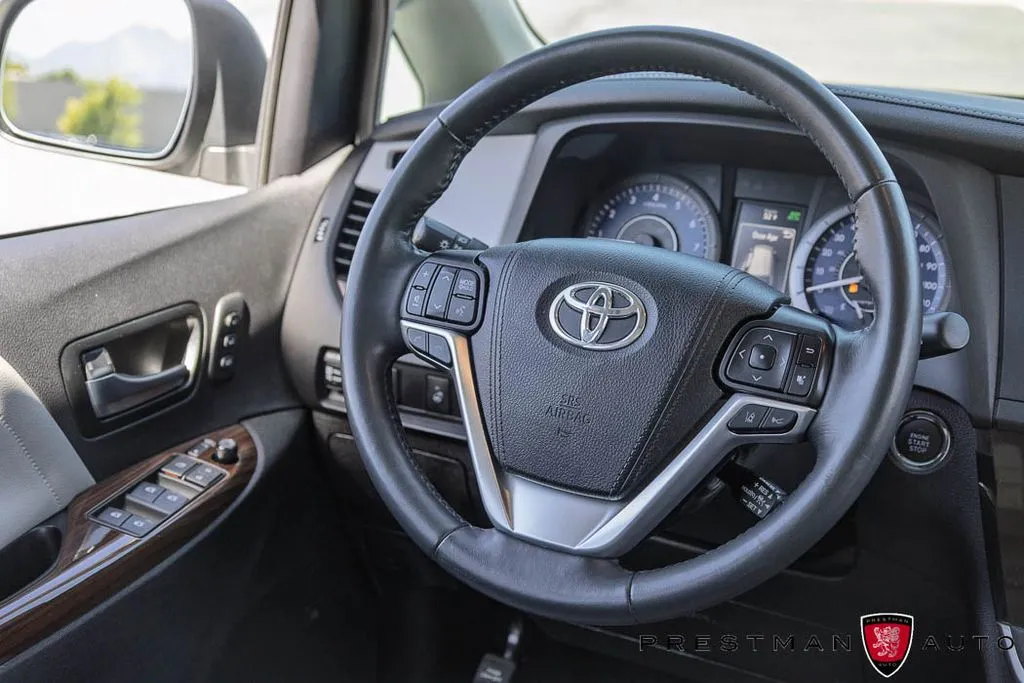 Toyota Sienna photo 38