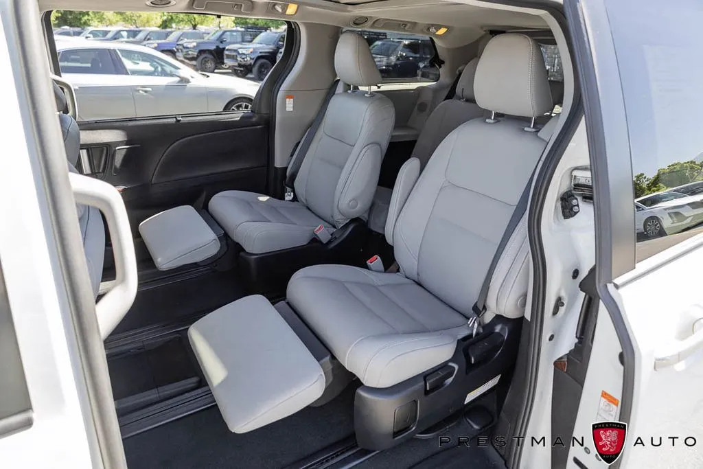 Toyota Sienna photo 39