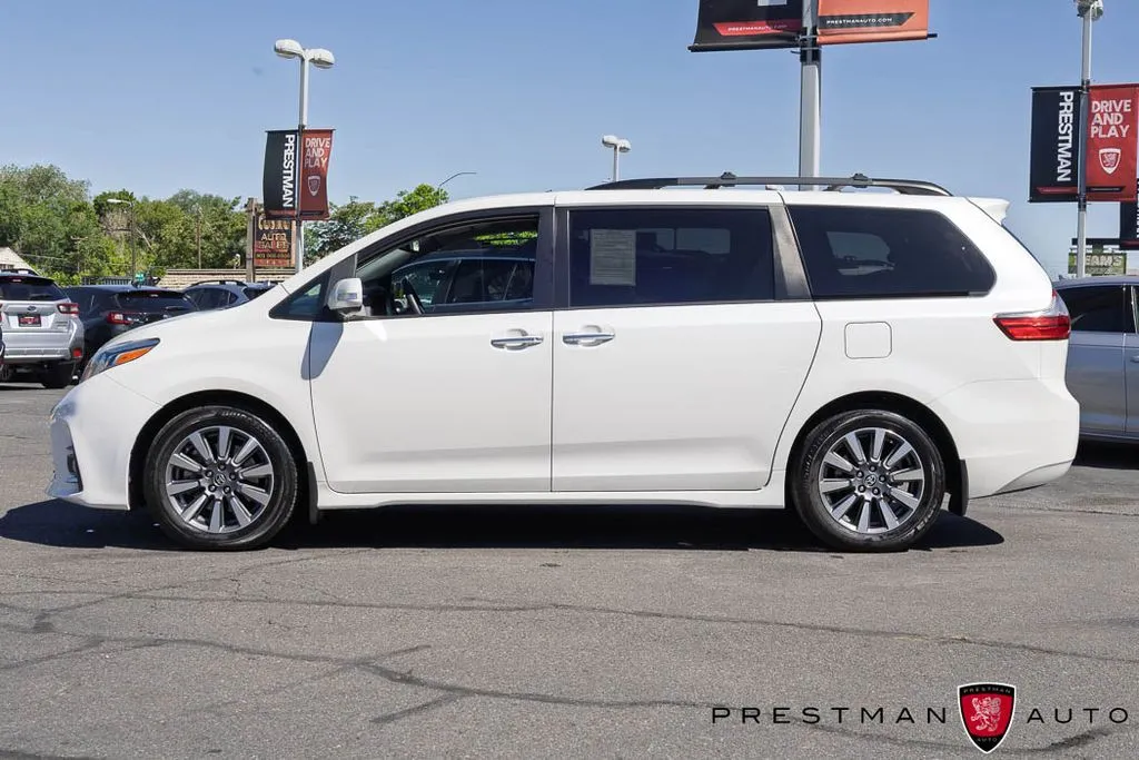 Toyota Sienna photo 18