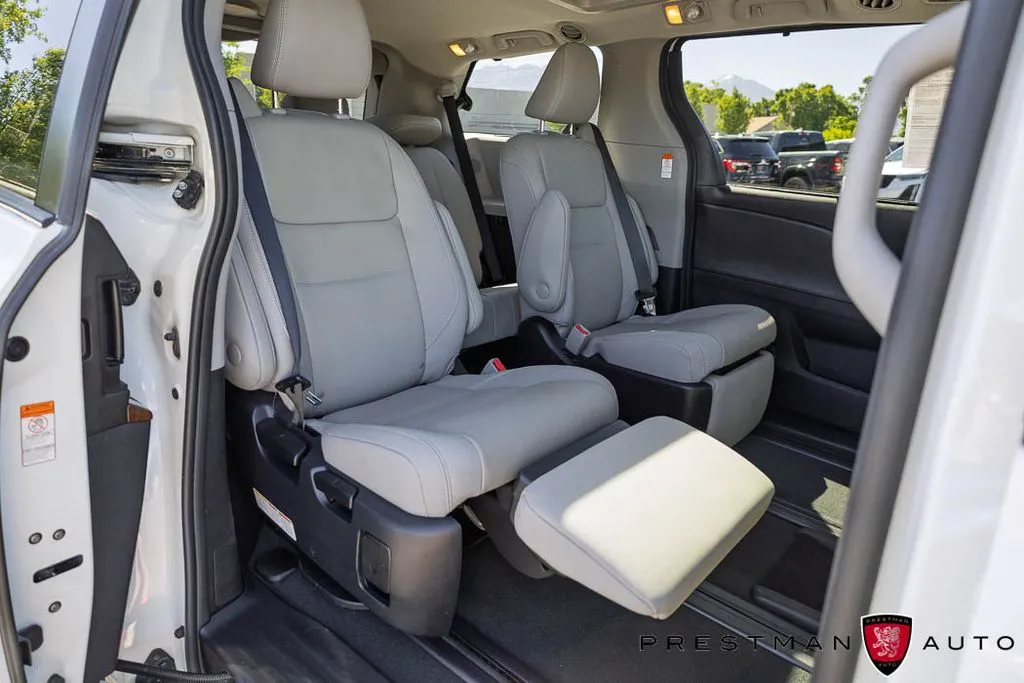 Toyota Sienna photo 5