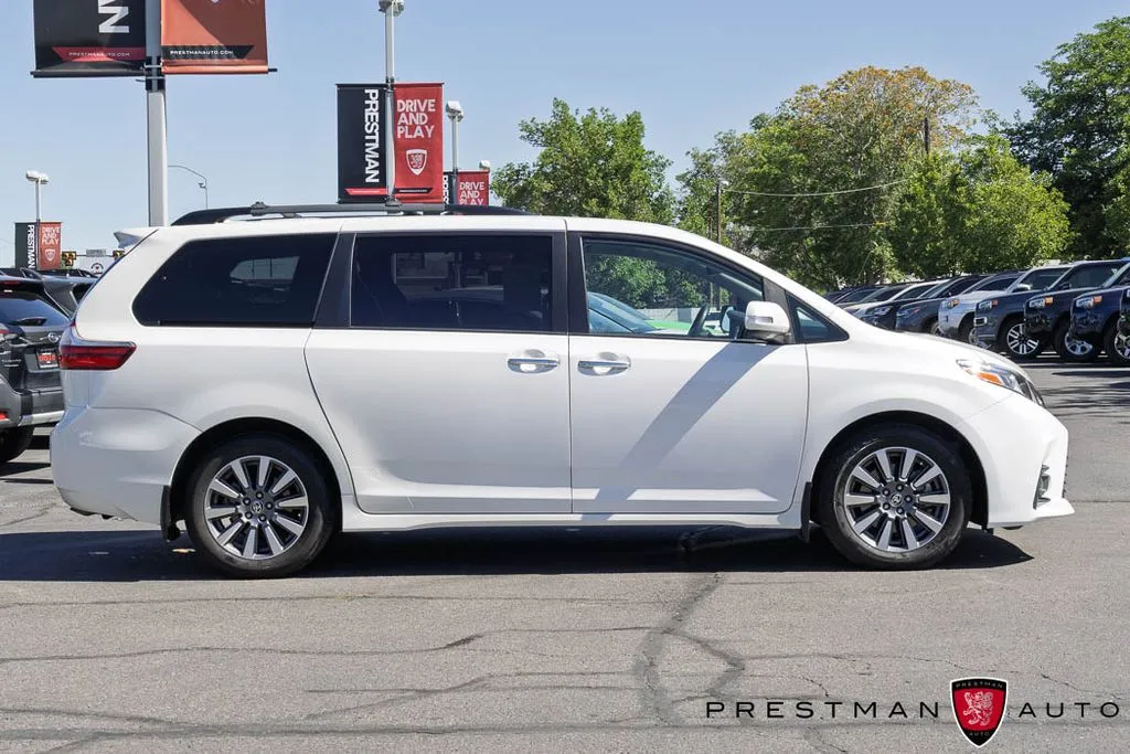 Toyota Sienna photo 22
