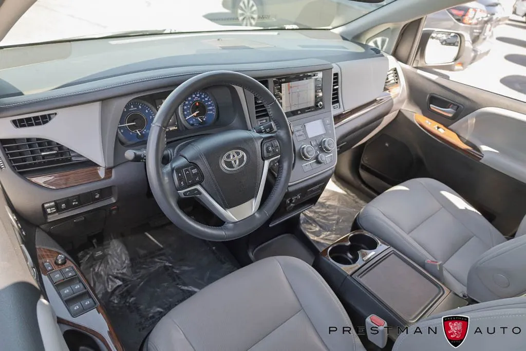 Toyota Sienna photo 23