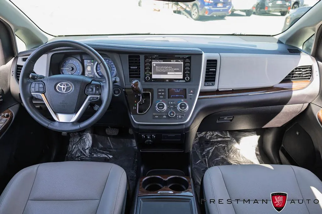 Toyota Sienna photo 37