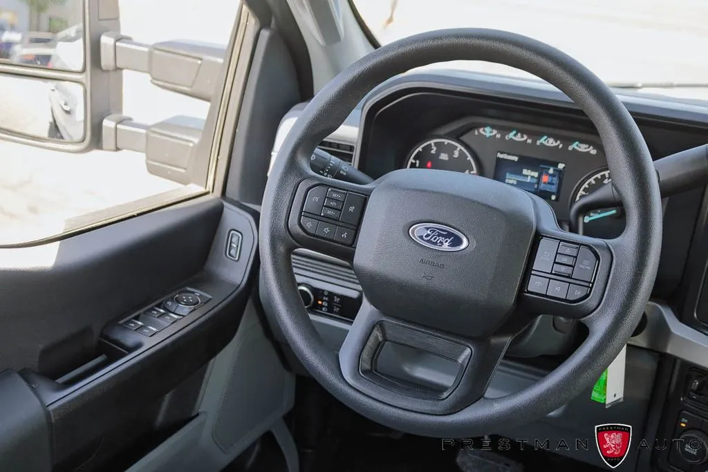 Ford F-250SD photo 2