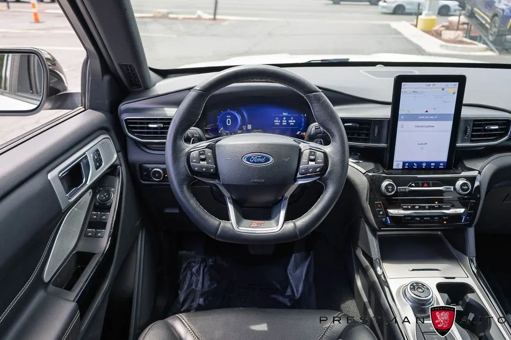 Ford Explorer photo 2