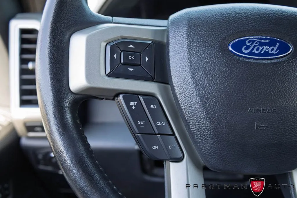 Ford F-250SD photo 32